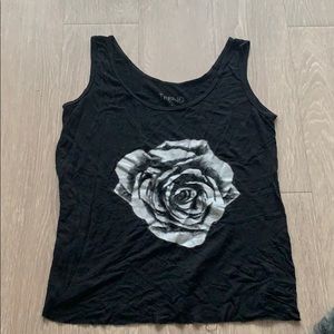 Rose tee